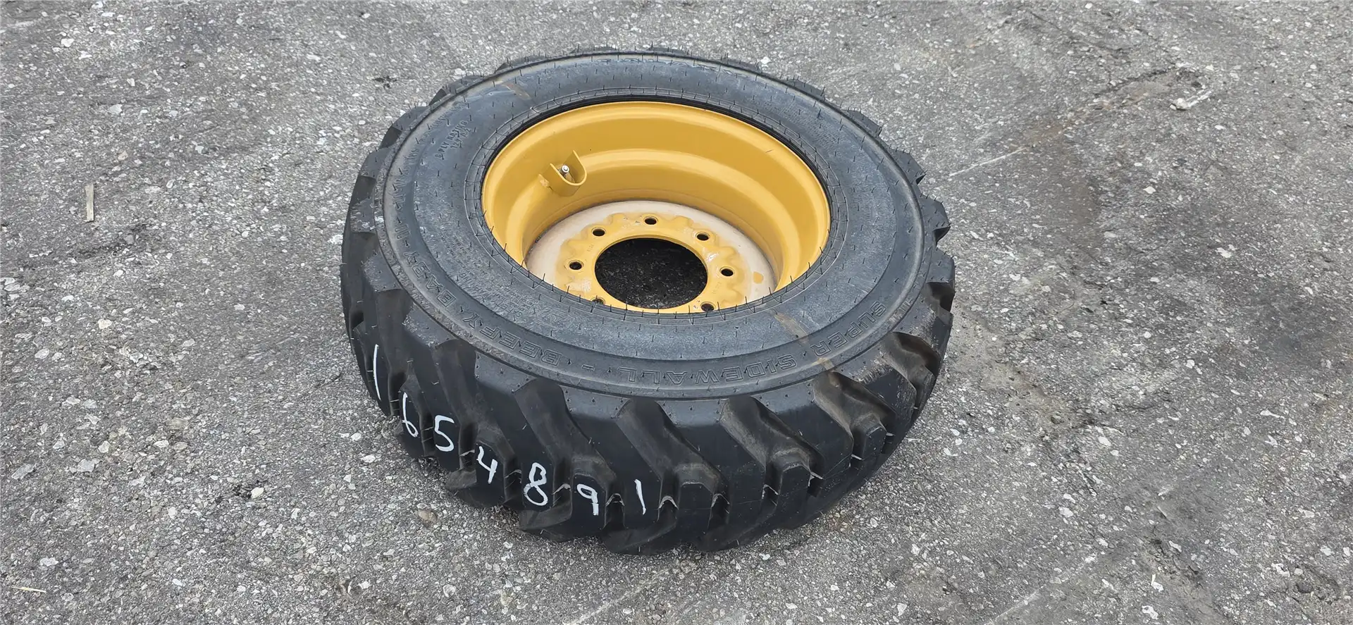 NEW 16.5X8.25 TIRE indicator image 1