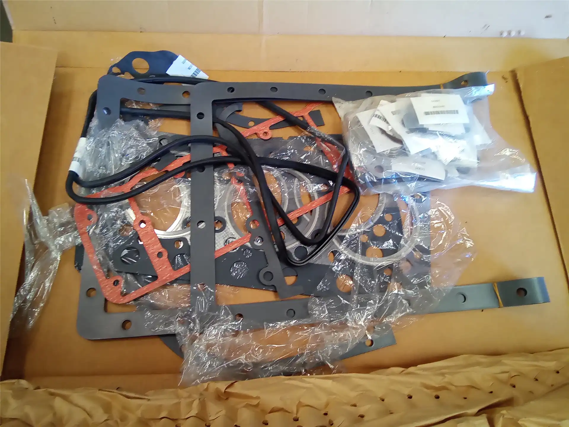 NEW GASKET KIT indicator image 1