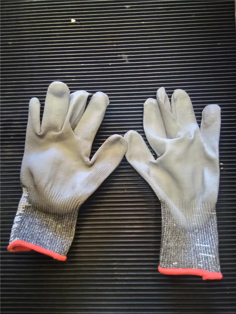 NEW GLOVE image 2