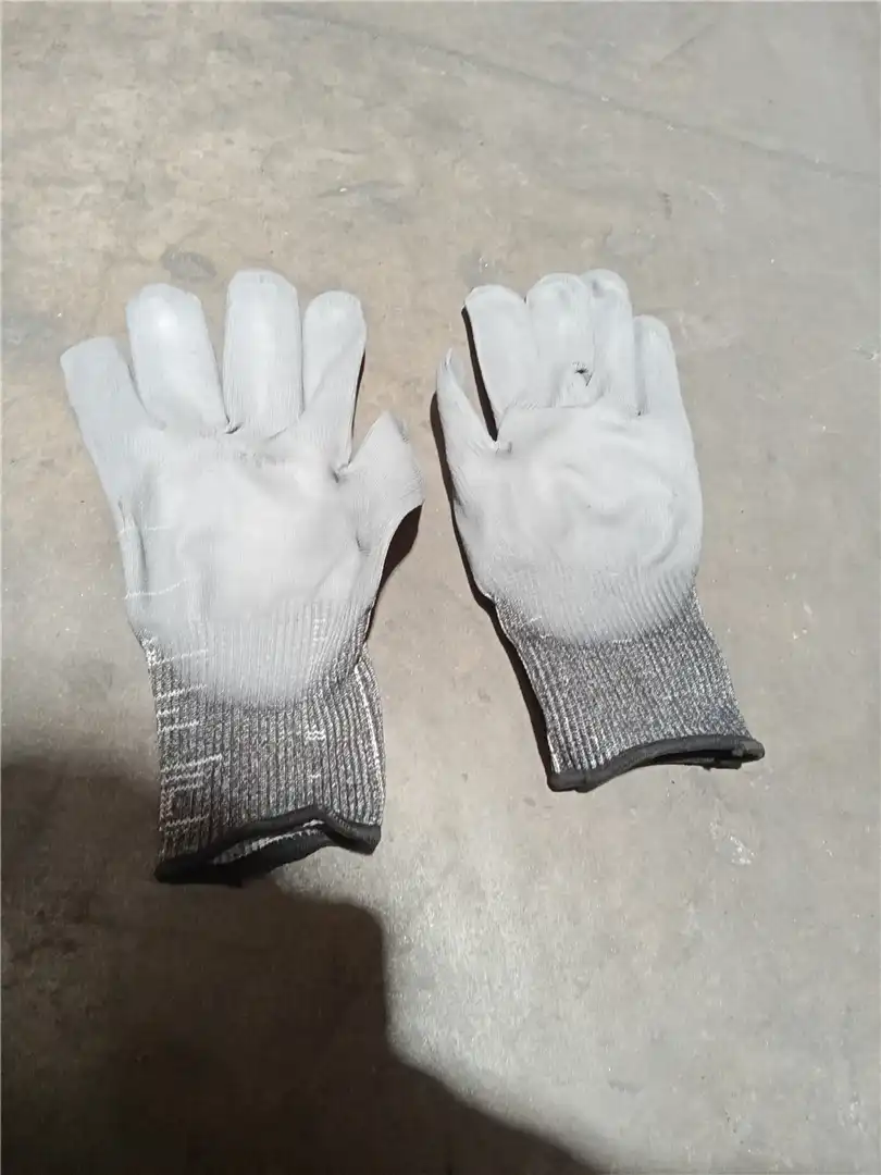 NEW GLOVES image 2