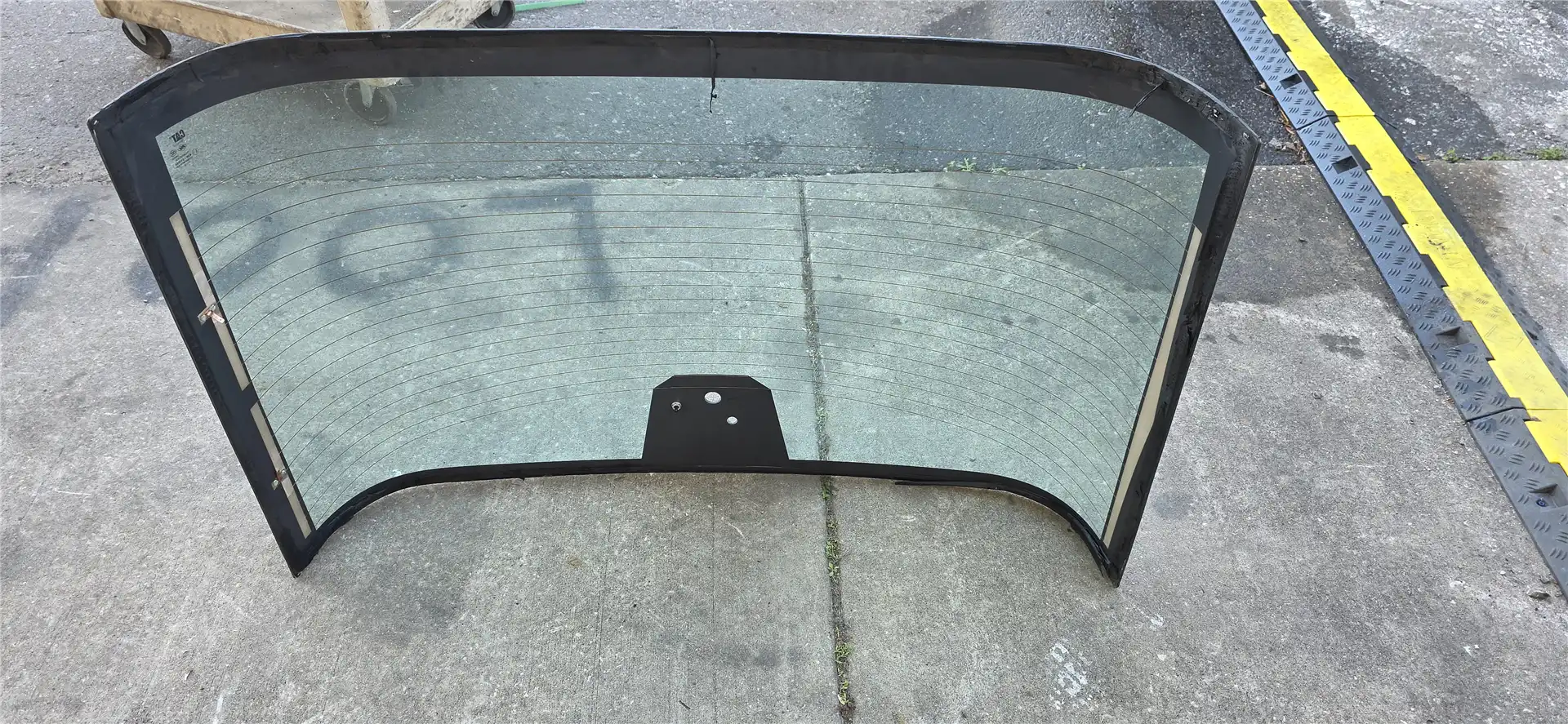 NEW REAR GLASS image 2