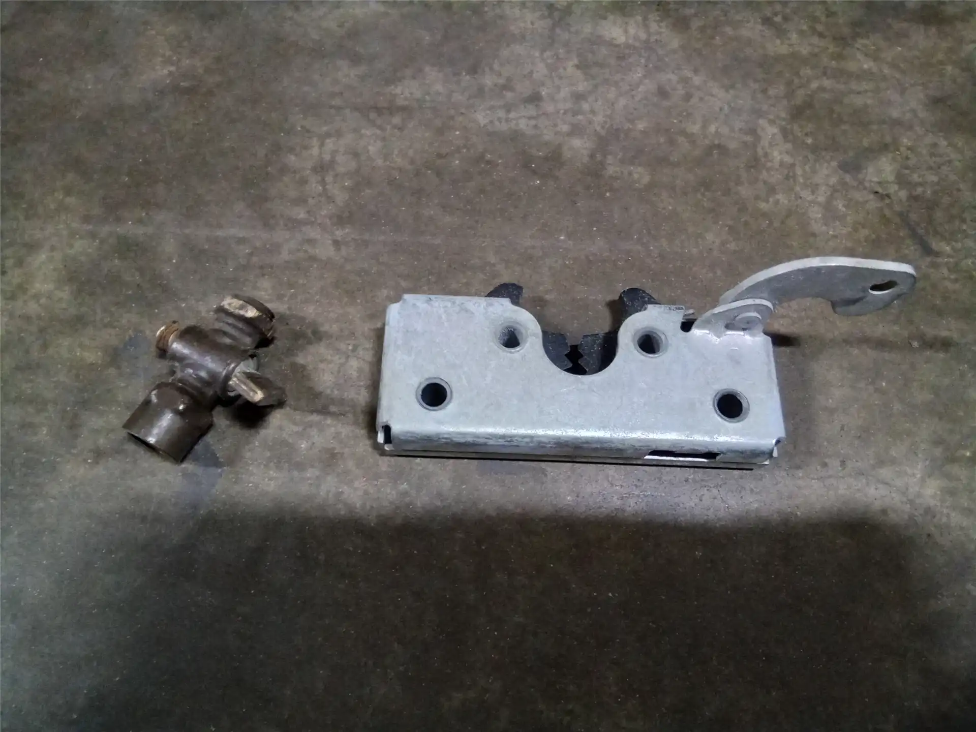 NEW DOOR LATCH indicator image 1