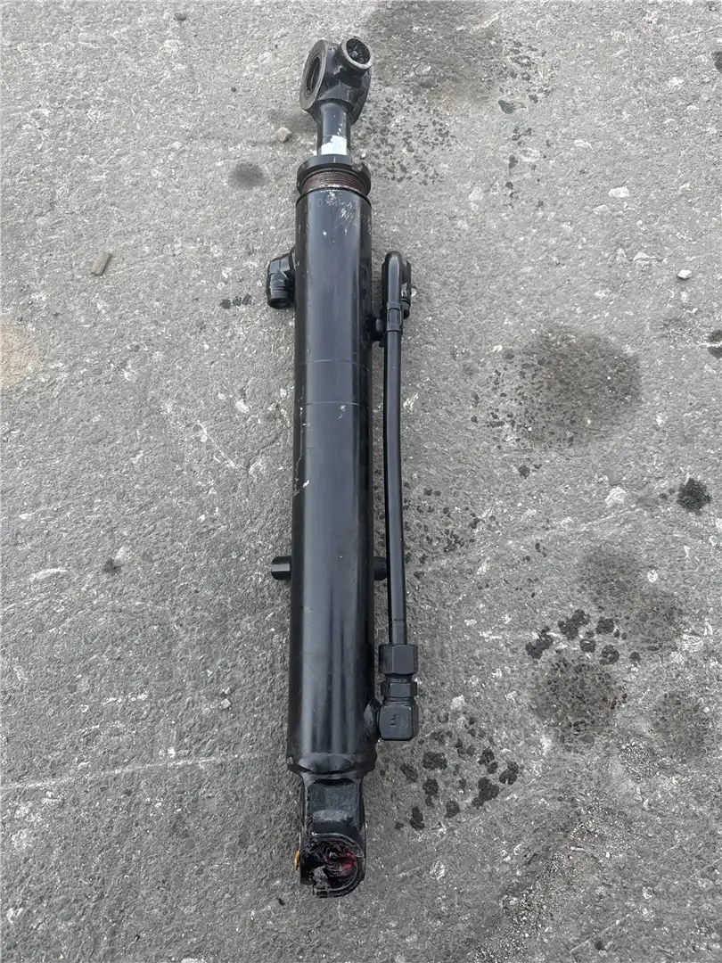 USED BUC CYL image 2