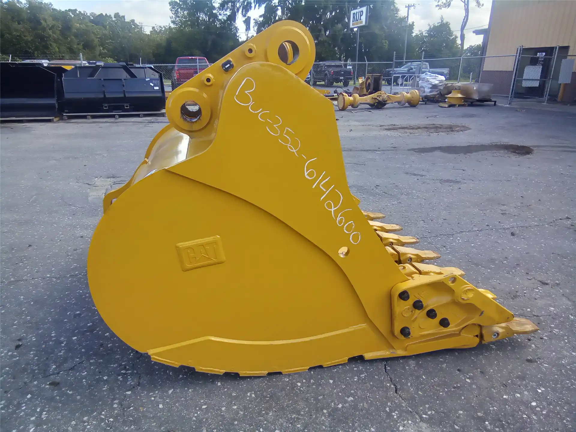 NEW 81INCH BUCKET image 4
