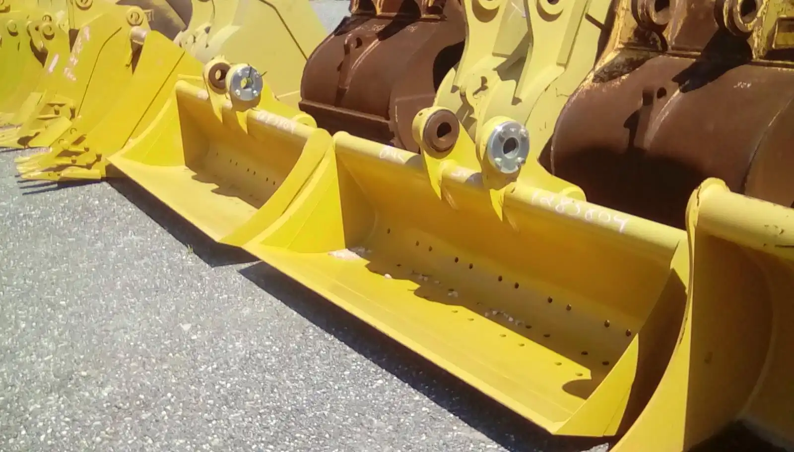 NEW CAT 78" DC BUC image 2
