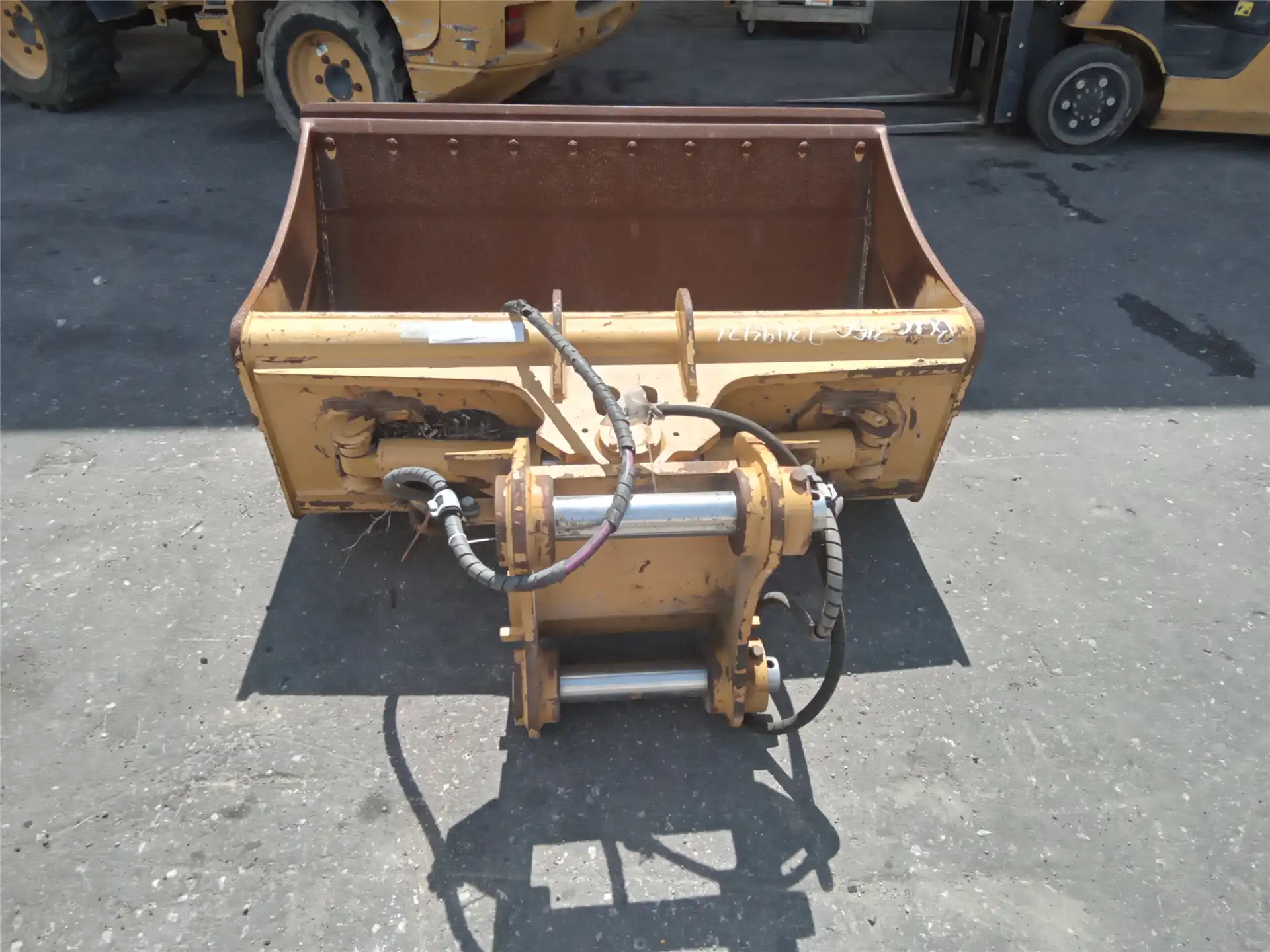 USED 60INCH BUCKET image 3