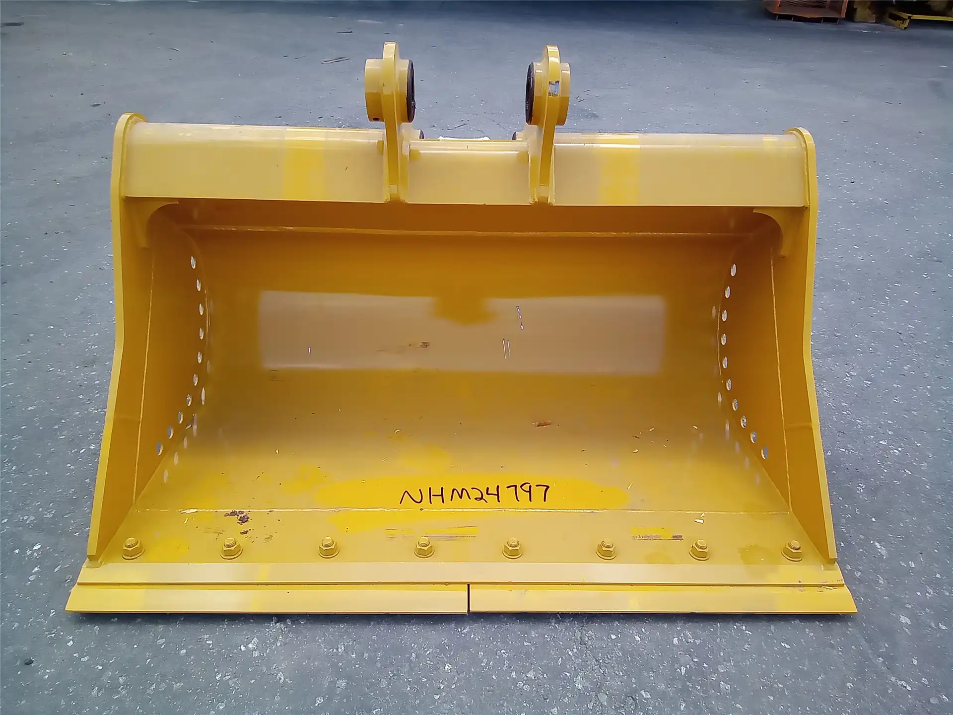 NEW 72INCH BUCKET image 3