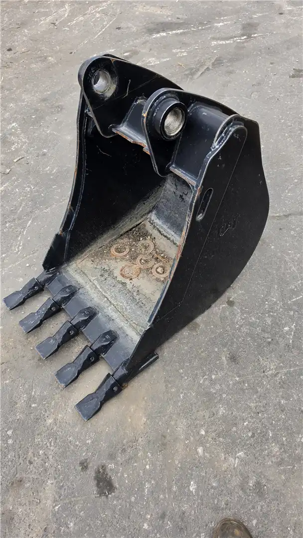 NEW 24IN BUCKET image 2