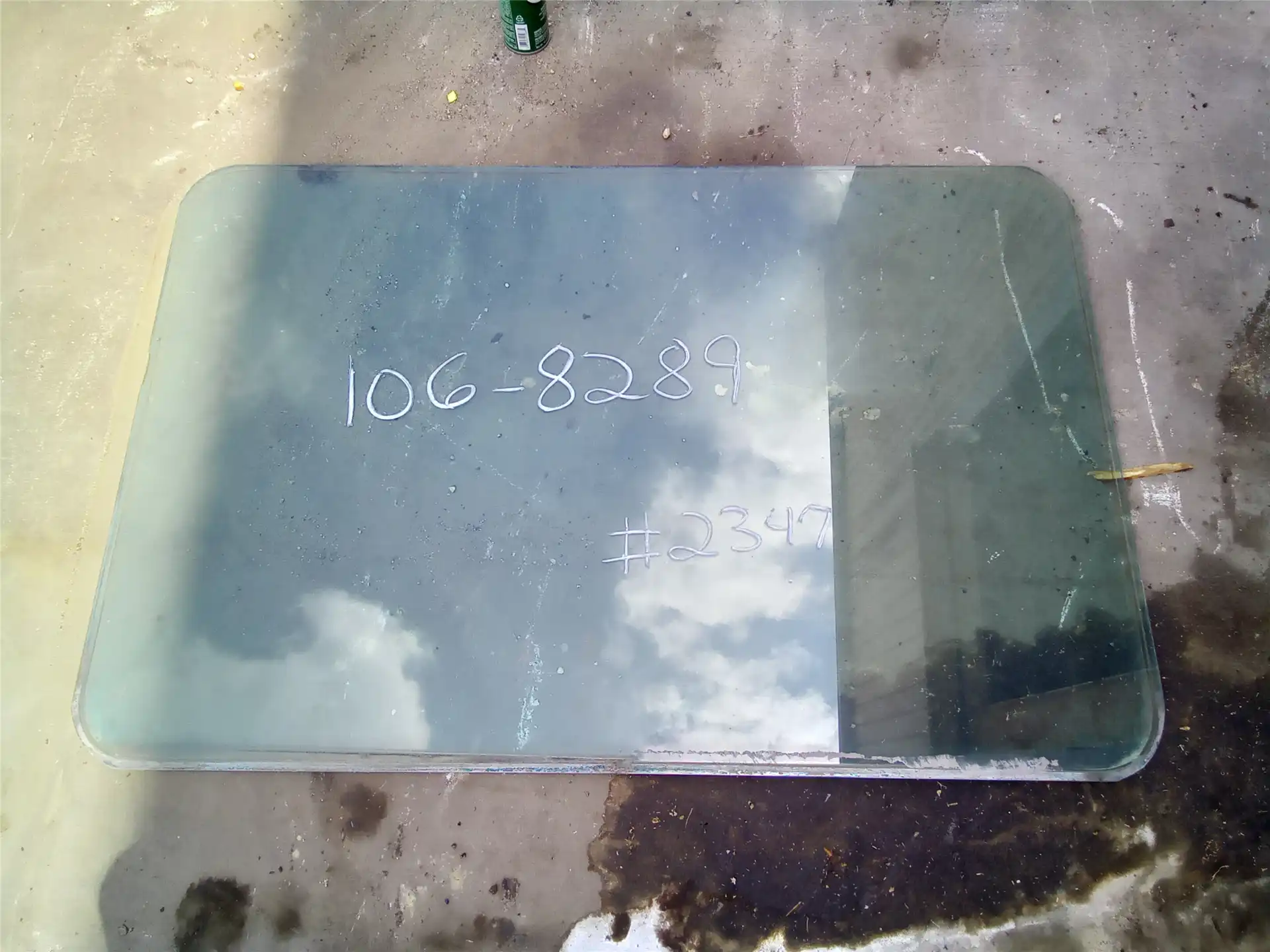 USED FRONT GLASS indicator image 1