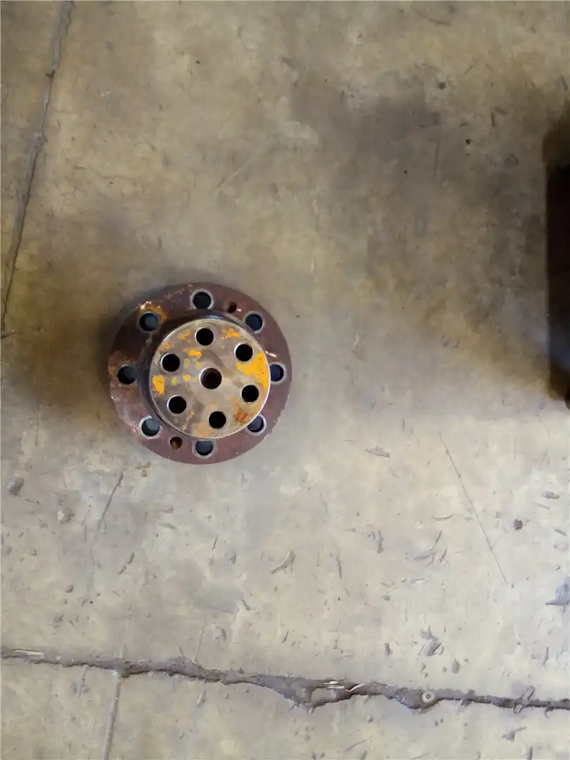 USED PIVOT SHAFT image 3