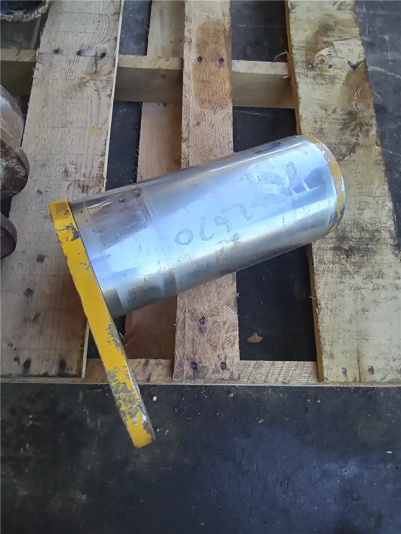 USED BOOM CYL PIN image 4