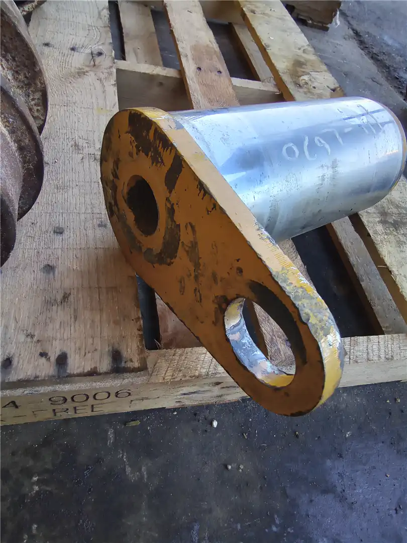 USED BOOM CYL PIN image 5