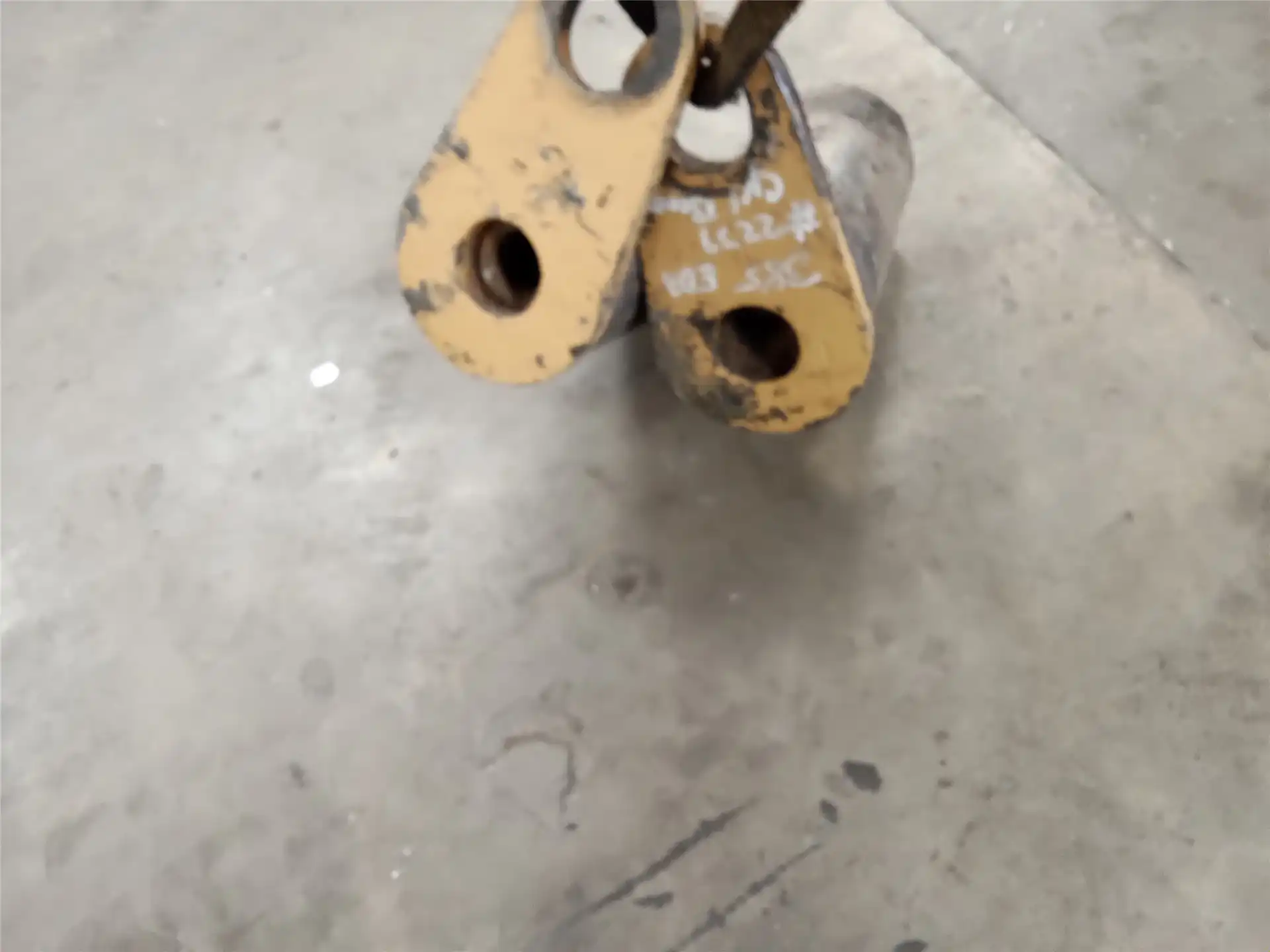USED BOOM CYL PIN image 2
