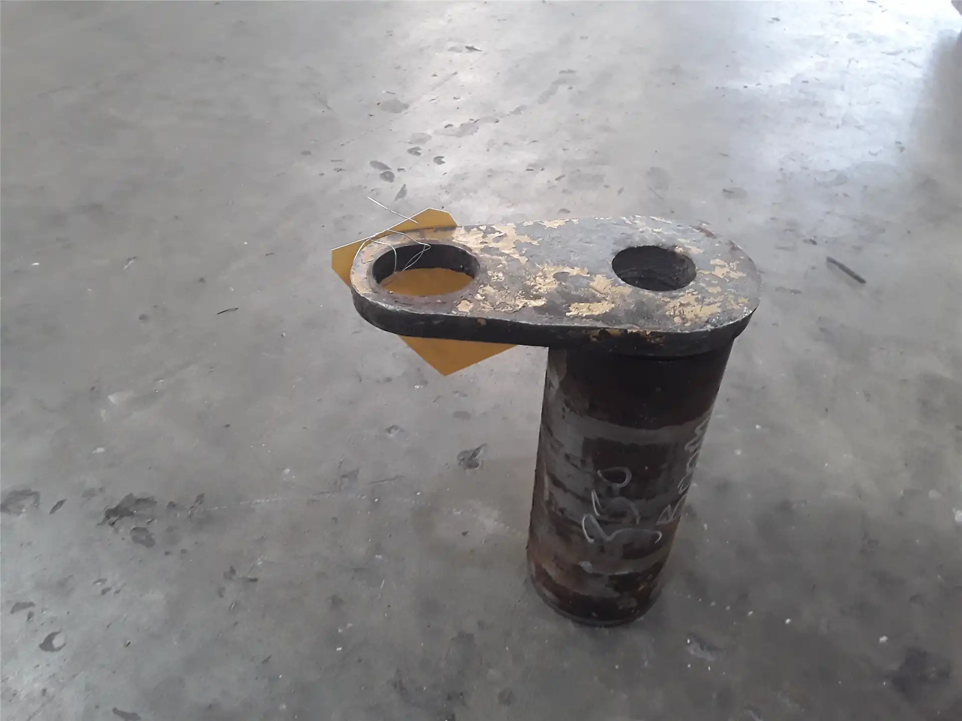 USED BOOM CYL PIN image 2