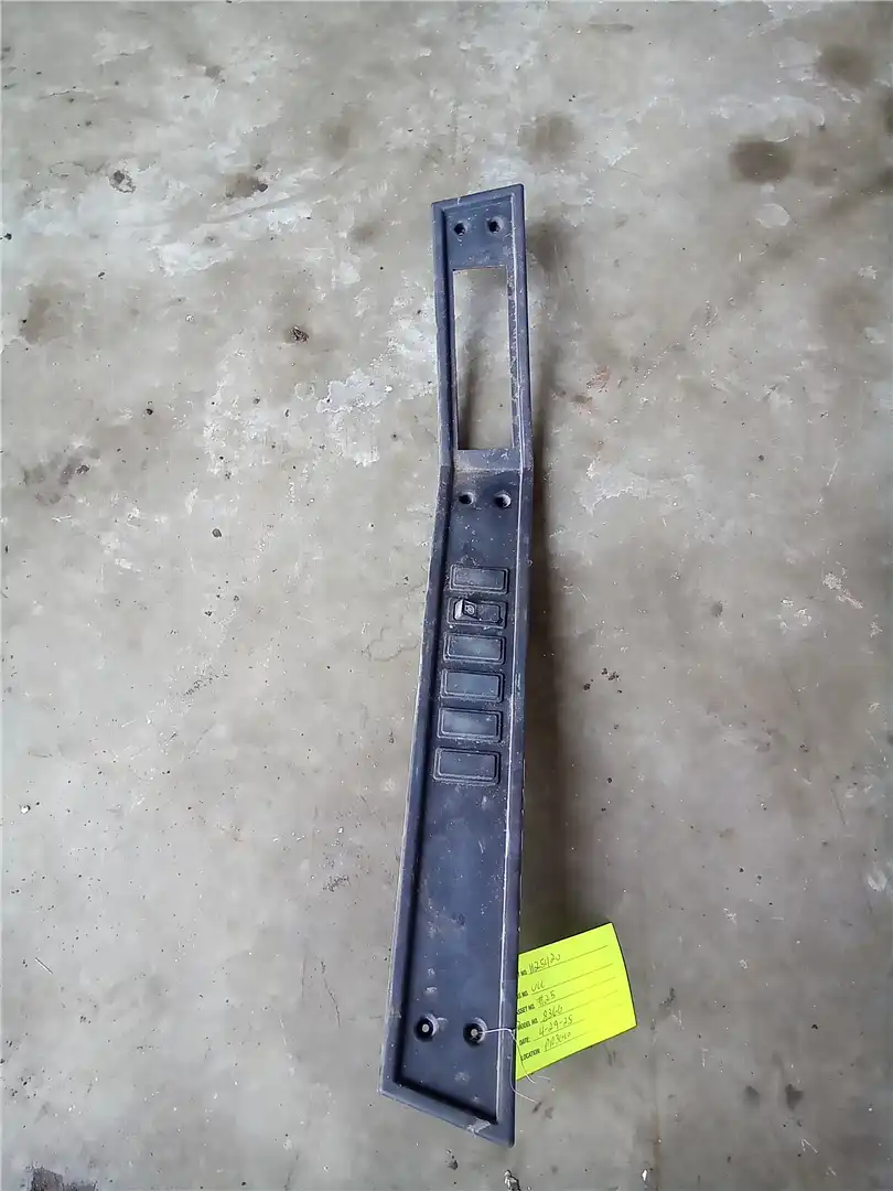 USED LH BEZEL indicator image 1