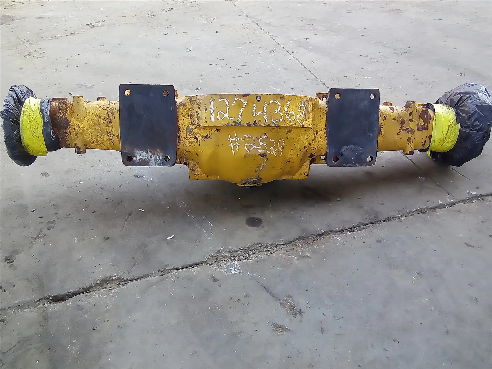 USED AXLE HOUSING image 2