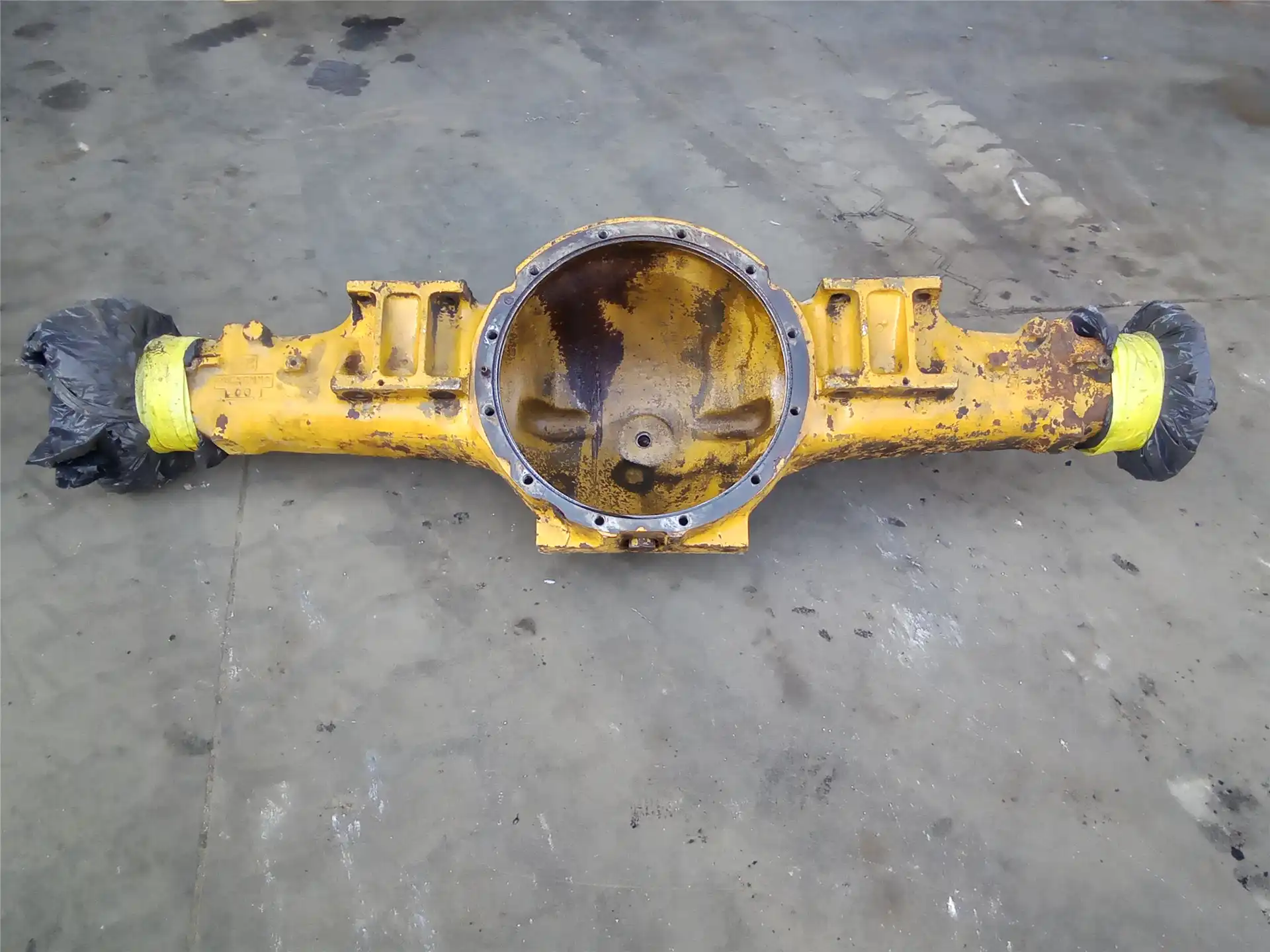 USED AXLE HOUSING image 3