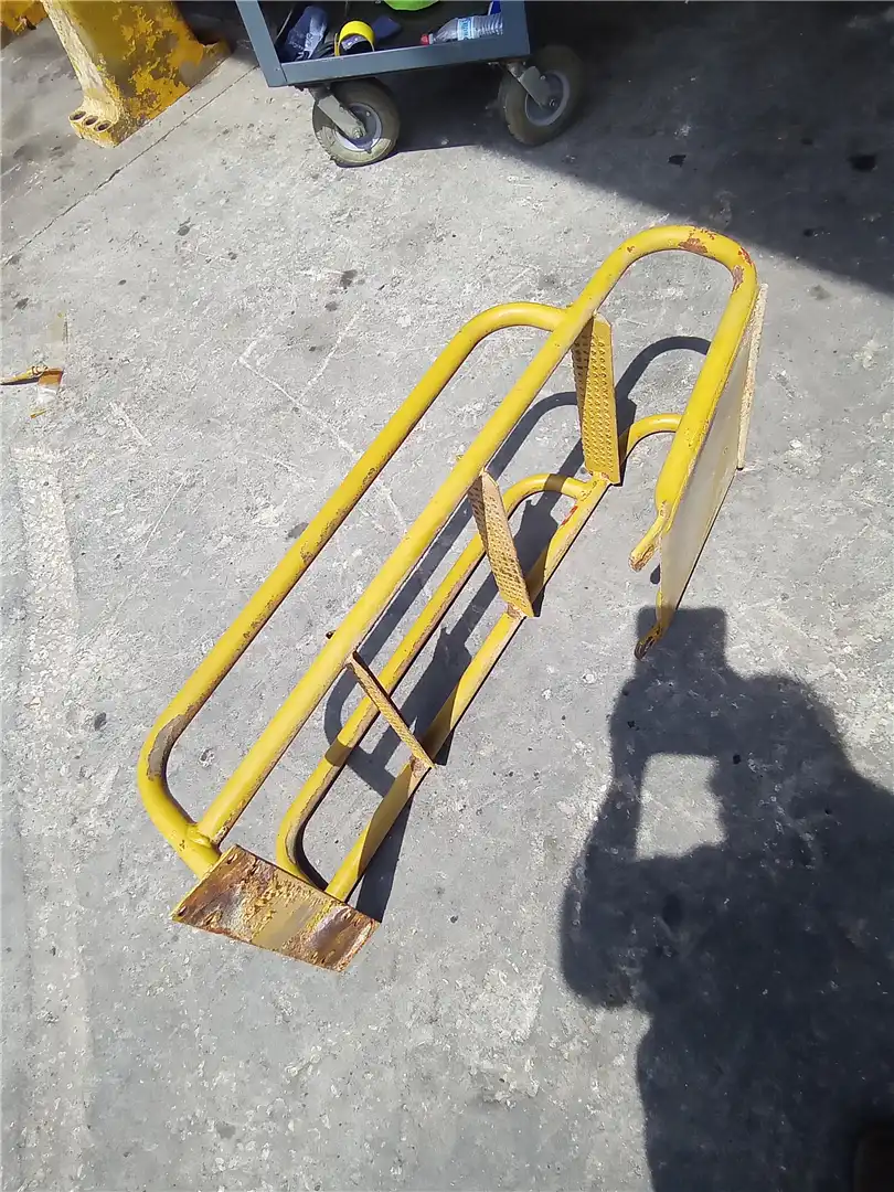 USED LADDER image 4