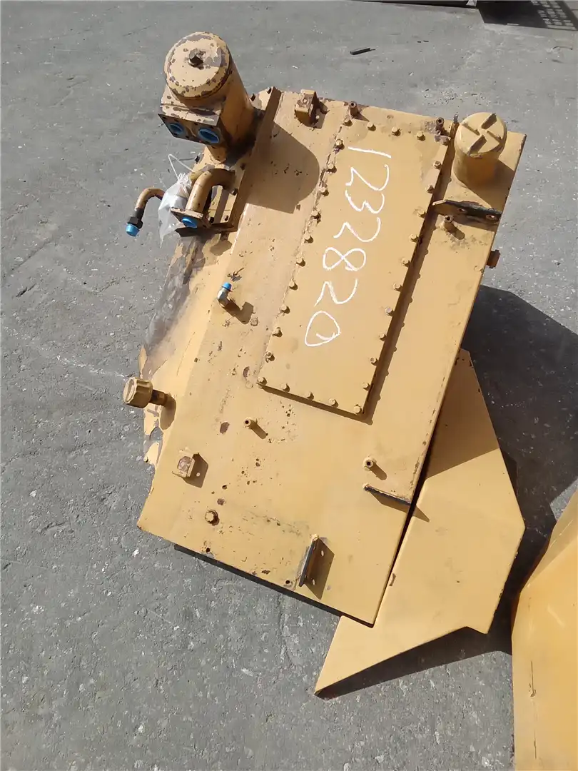 USED HYD TANK image 2
