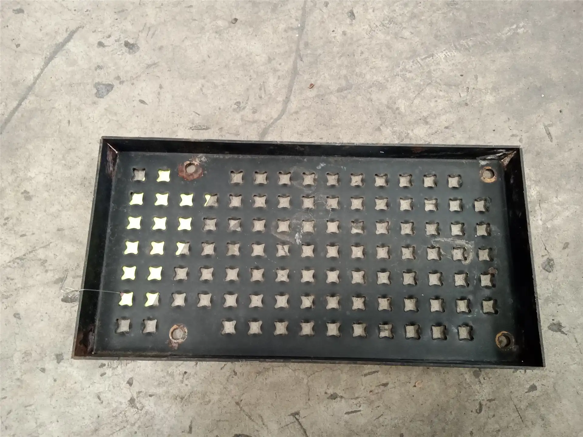 USED PLATE TREAD image 2