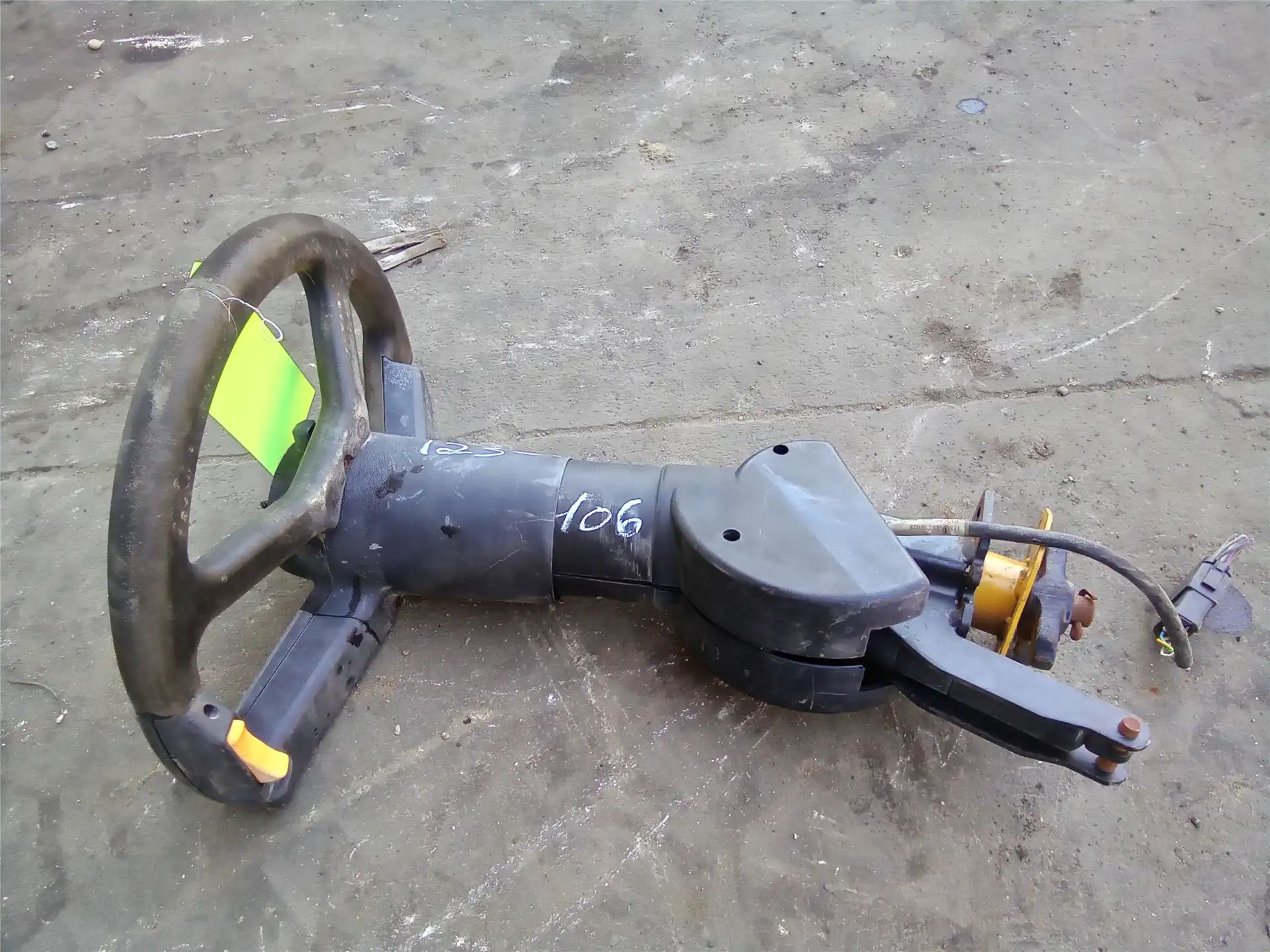 USED STEERING WHEE image 2