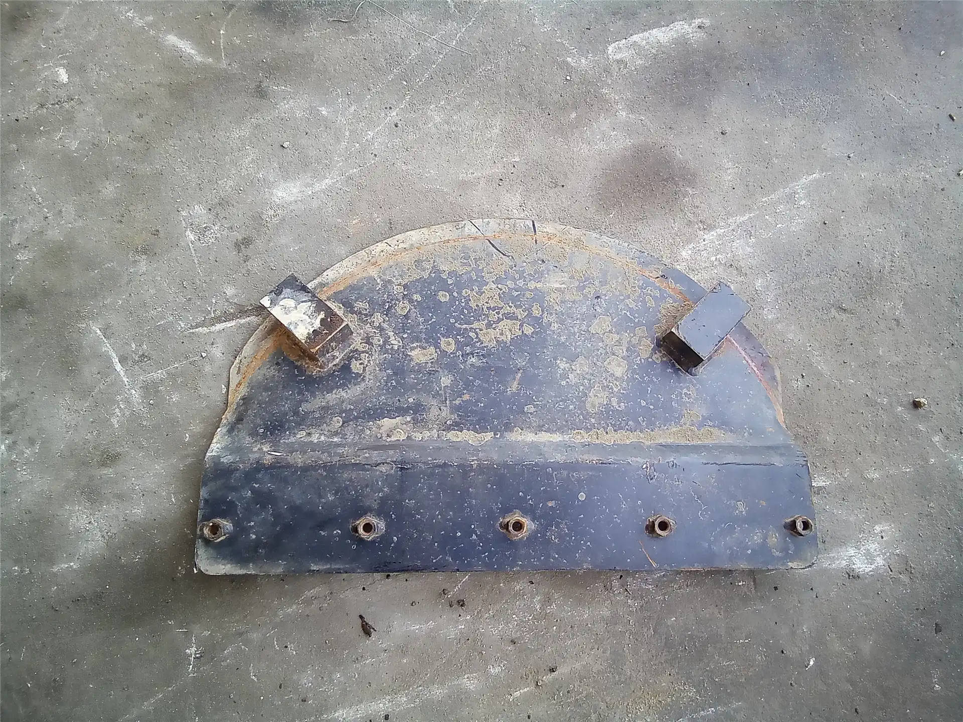 USED BOTTOM GUARD image 9