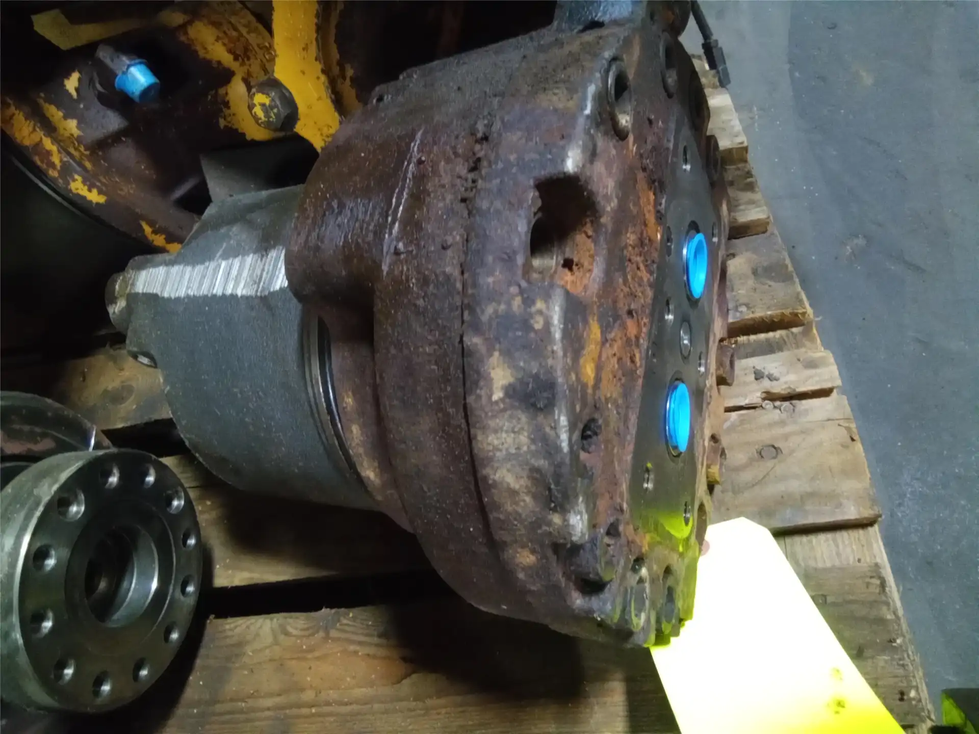 USED TRAVEL MOTOR image 2
