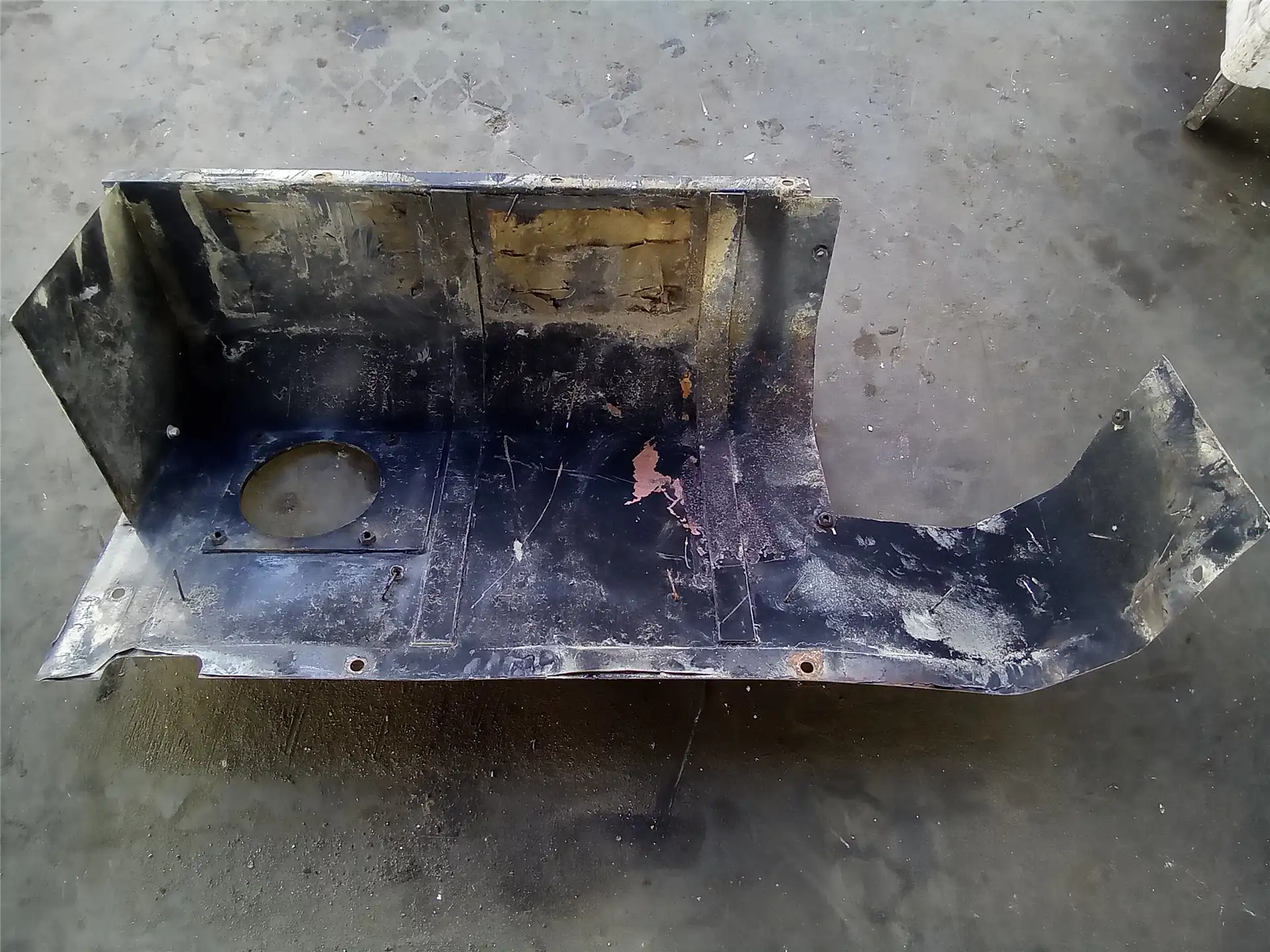 USED ENGINE HOOD image 2