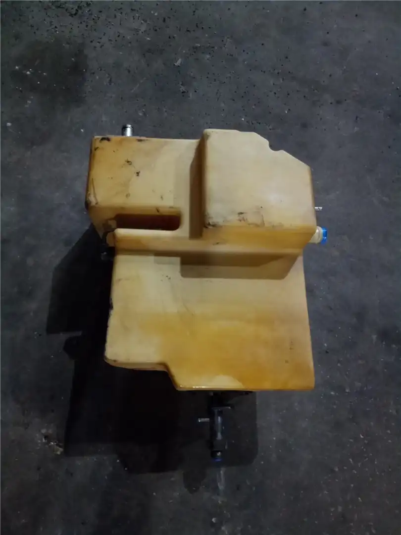 USED HYD TANK image 2