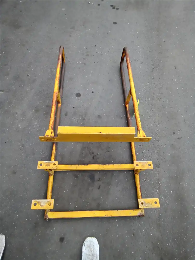USED LADDER HAND R image 5