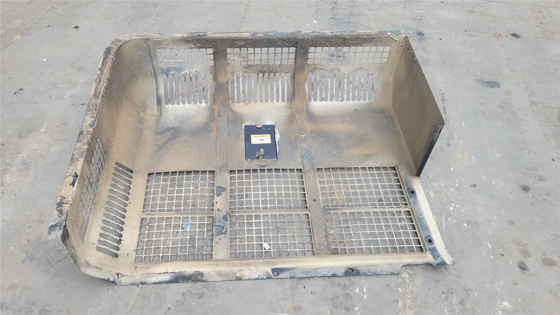 USED HOOD image 3