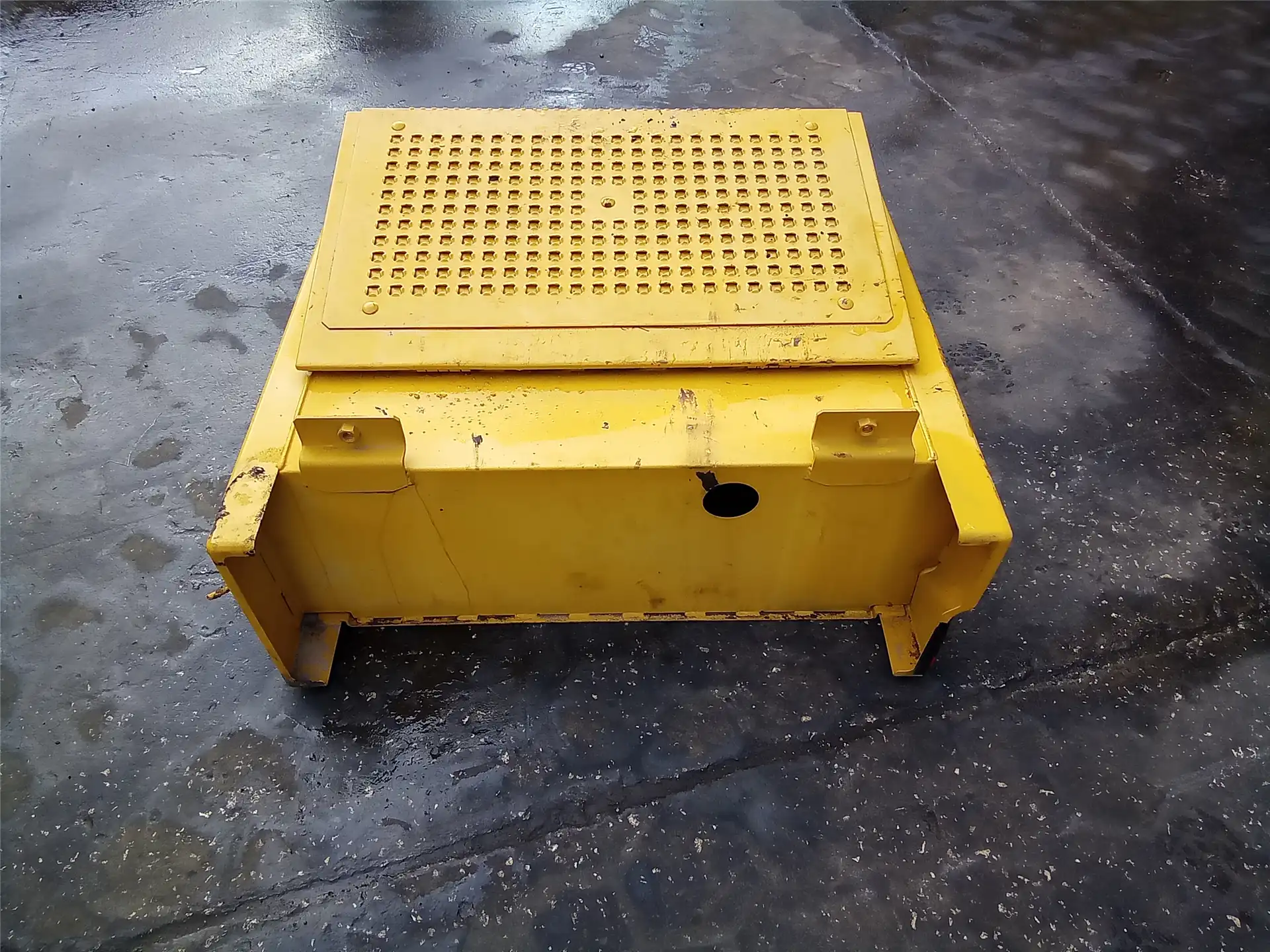 USED STORAGE BOX image 2