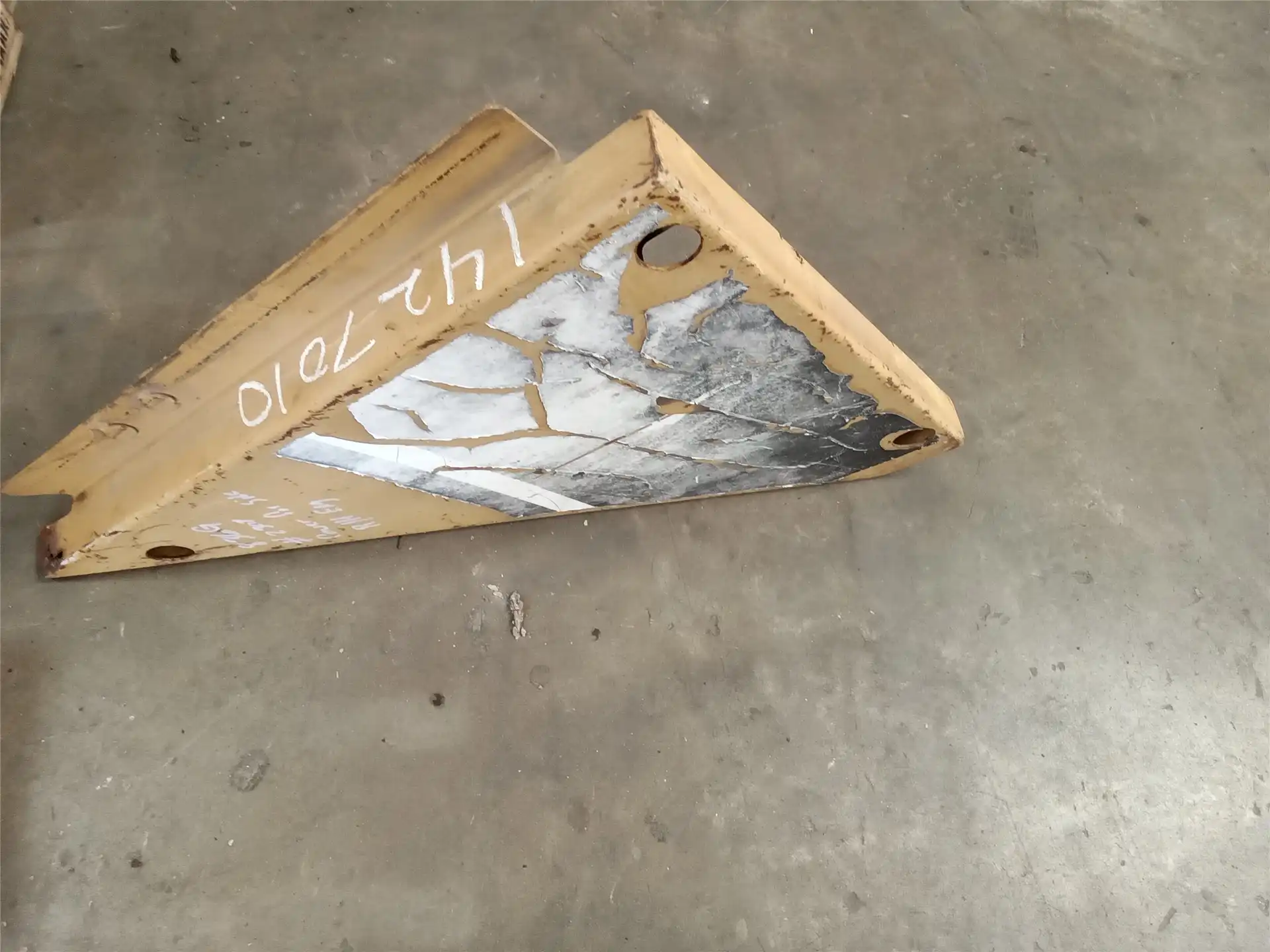 USED R/H HOOD PANE image 3