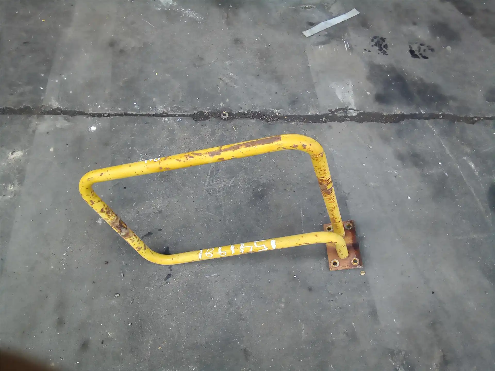 USED RH BRACKET AS image 2
