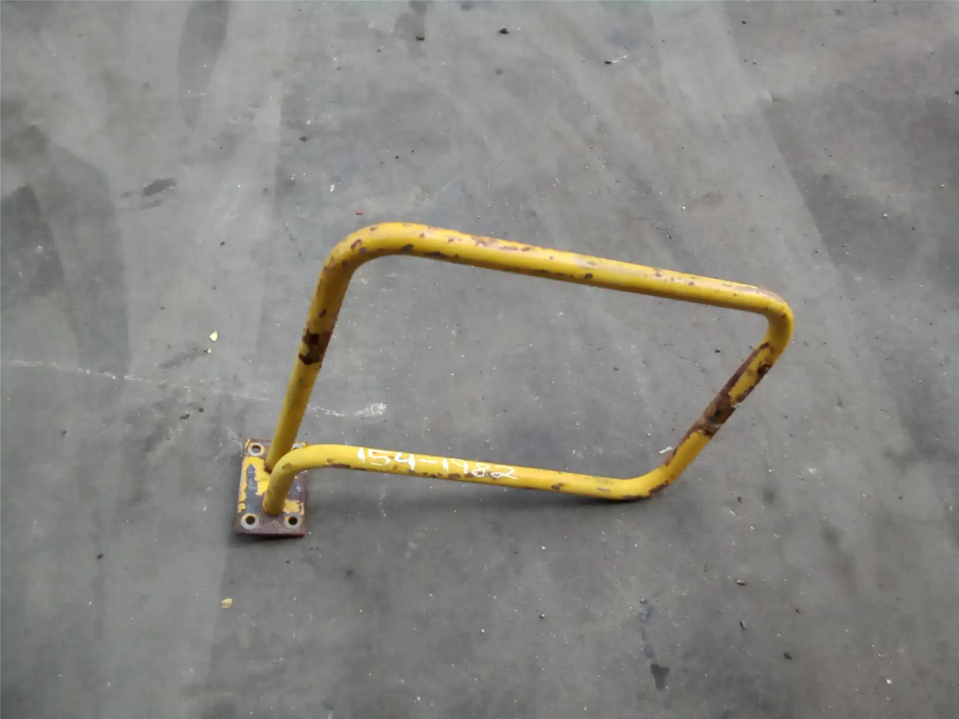 USED LH BRACKET AS indicator image 1