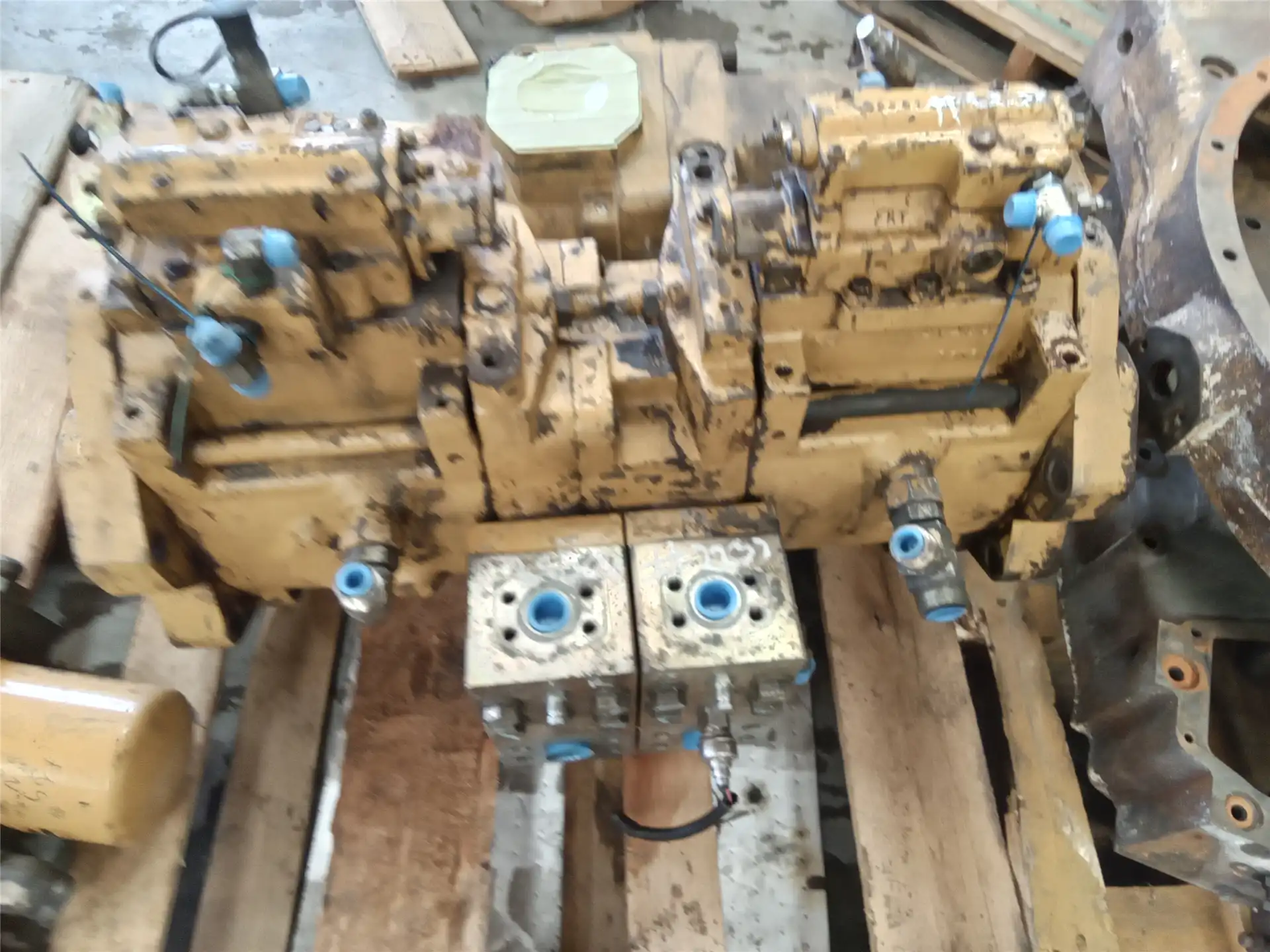 USED MAIN HYDRAULI image 2