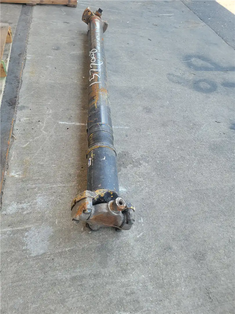 USED DRIVE SHAFT image 3