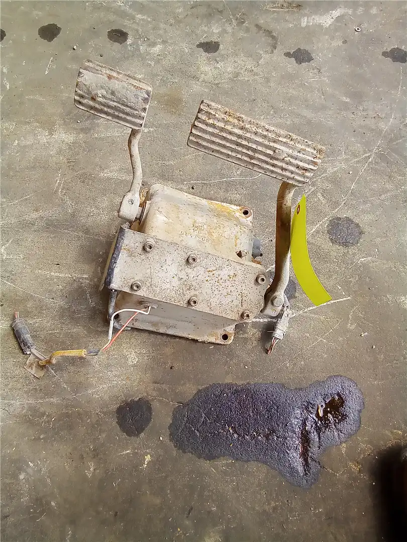 USED BRAKE PEDAL G image 3