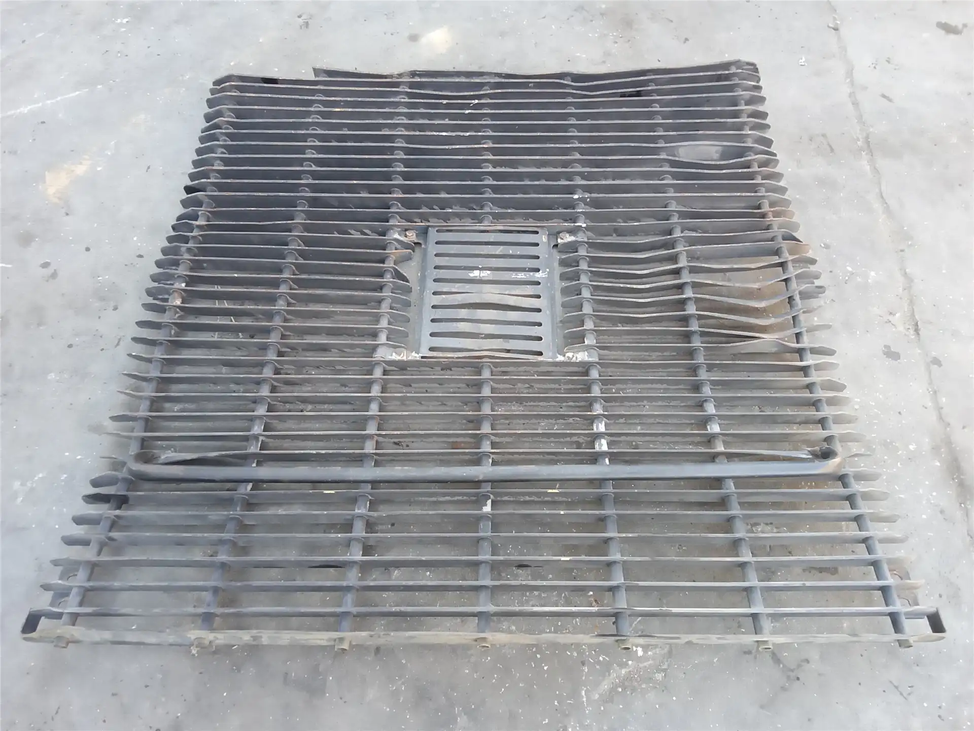 USED RAIDIATOR GRI indicator image 1