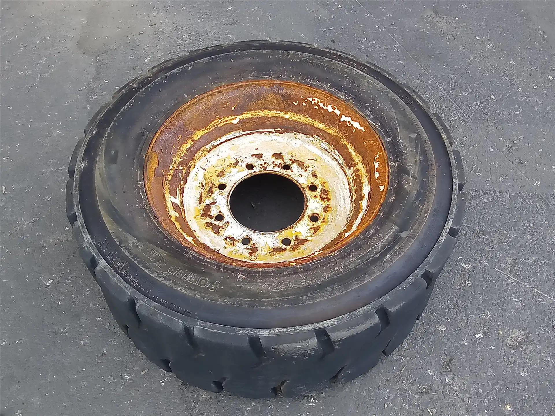 USED RH WHEEL GP image 2