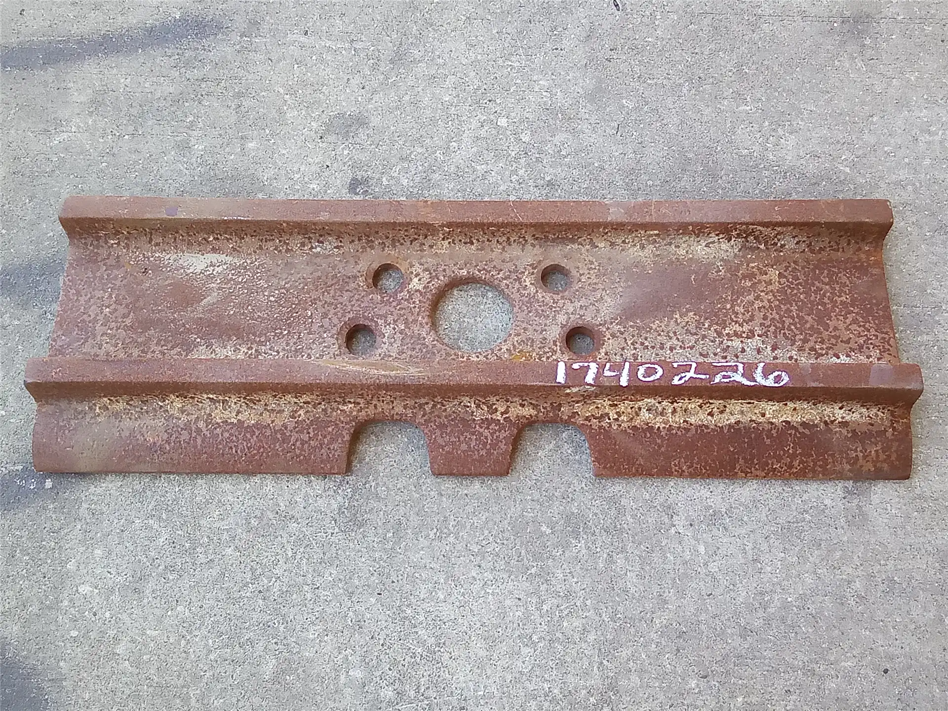 USED TRACK SHOE indicator image 1
