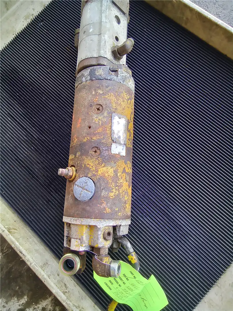 USED STEERING PUMP image 2