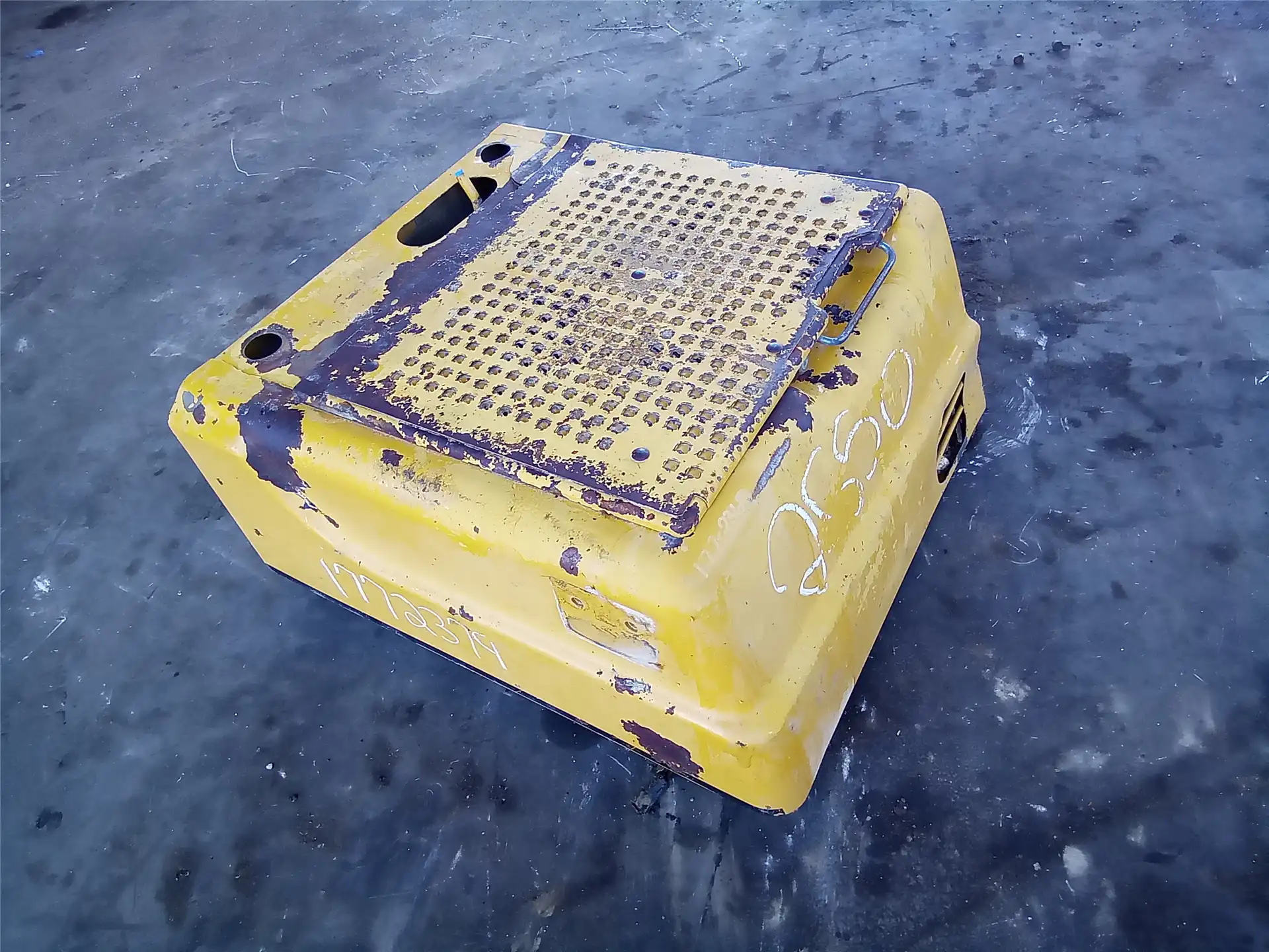 USED STORAGE BOX indicator image 1