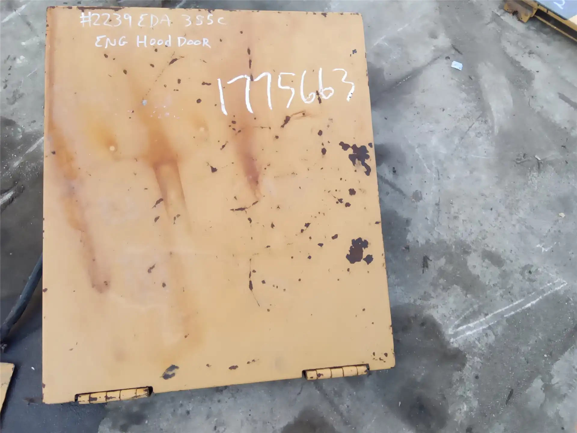 USED ENG HOOD image 3