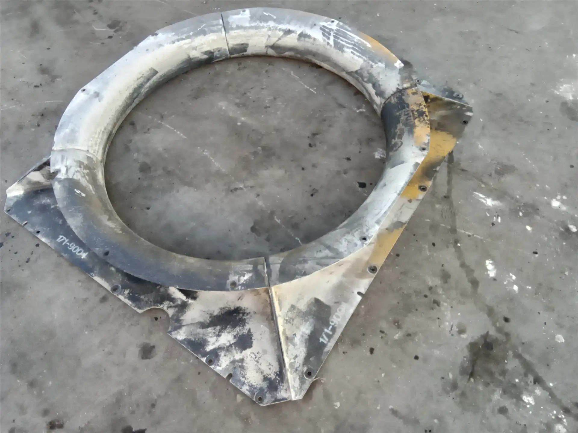 USED FAN SHROUD indicator image 1