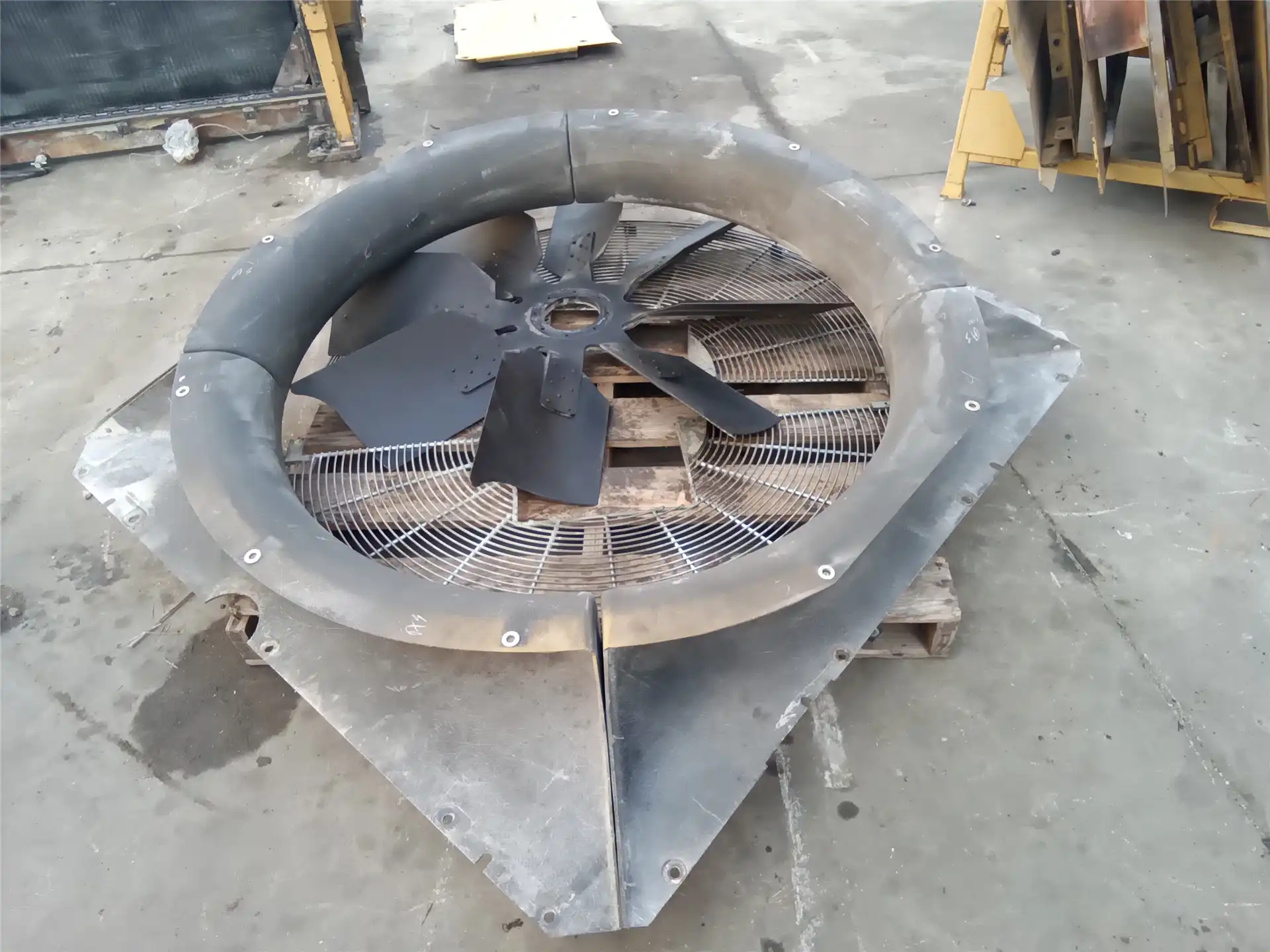 USED FAN SHROUD image 2