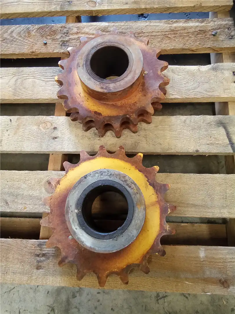USED SPROCKET image 4
