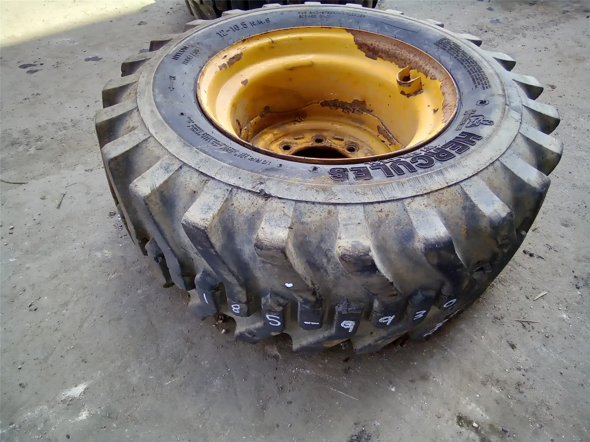 USED TIRE RIM GP indicator image 1