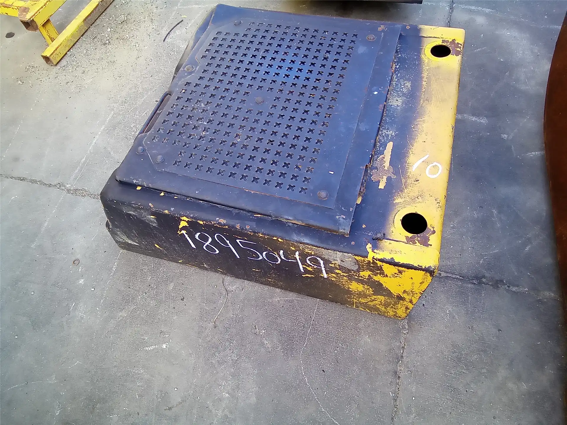 USED STORAGE BOX image 2