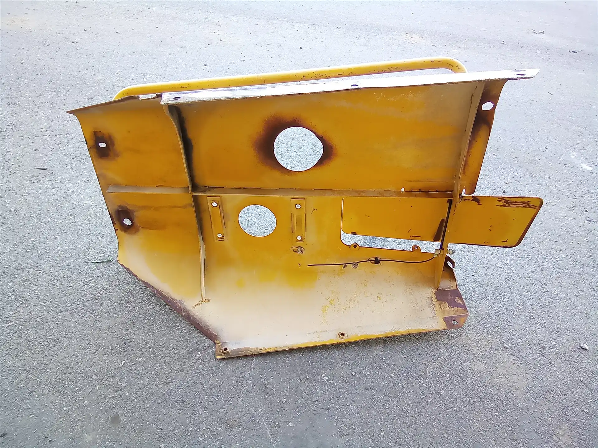USED HOOD image 2
